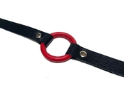 Красный кляп-кольцо на черных кожаных ремешках - фото, цены