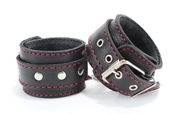 Черные наручники из натуральной кожи с красной строчкой - фото, цены