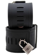 Черные силиконовые наручники с фиксацией на карабинах - фото, цены