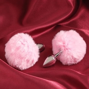 Серебристая анальная втулка с розовым хвостиком - фото, цены