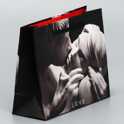 Маленький бумажный подарочный пакет Love - 15 х 12 см. - фото, цены