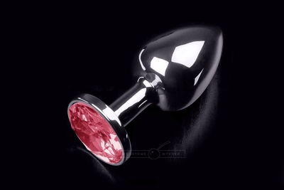 Маленькая серебристая анальная пробка с круглым кончиком и рубиновым кристаллом - 7 см. - фото, цены