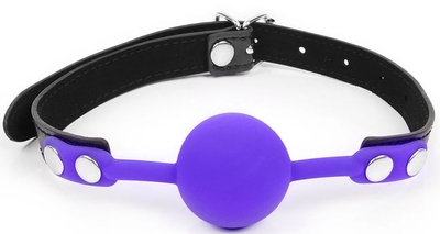 Фиолетовый кляп-шарик с черным ремешком - фото, цены