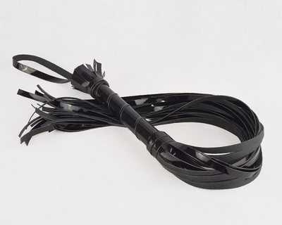 Черная лаковая плеть-флогер - 65 см. - фото, цены