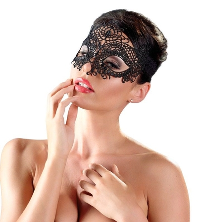 Великолепная черная маска из тонкой затейливой вышивки - фото, цены