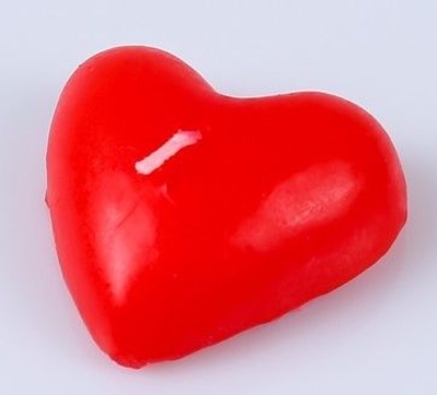 Красная свеча в форме сердца - фото, цены
