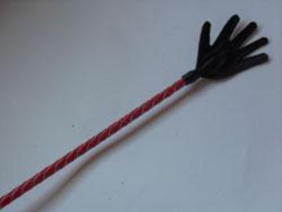 Длинный плетённый стек с наконечником-ладошкой и красной рукоятью - 85 см. - фото, цены