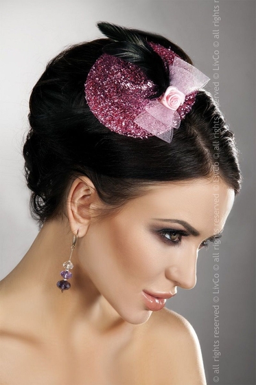Блестящая розовая шляпка с розочкой - фото, цены