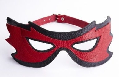 Красно-чёрная маска на глаза с разрезами - фото, цены