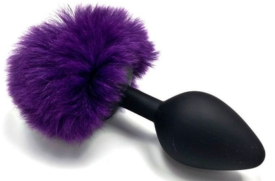 Черная силиконовая анальная пробка с пушистым фиолетовым хвостиком зайчика - фото, цены