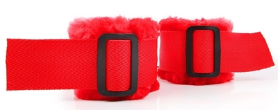 Красные меховые наручники на регулируемых черных пряжках - фото, цены