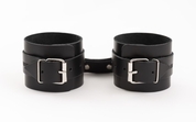 Черные кожаные наручники со сцепкой - фото, цены