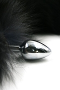 Серебристая анальная пробка с чёрно-голубым хвостом из натурального меха - фото, цены