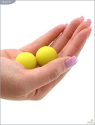Металлические вагинальные шарики с жёлтым силиконовым покрытием - фото, цены