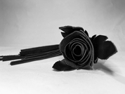 Черная кожаная плеть с лаковой розой в рукояти - 40 см. - фото, цены