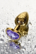 Золотистая анальная втулка с фиолетовым кристаллом-сердечком - 7 см. - фото, цены
