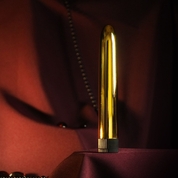 Золотистый гладкий вибромассажер Gopaldas - 17 см. - фото, цены