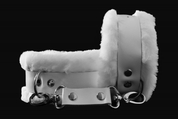 Белые поножи из натуральной кожи с нежным мехом - фото, цены