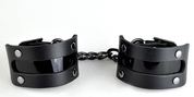 Чёрные наручники с вставкой «Пятница» - фото, цены