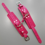 Розовые кожаные наручники - фото, цены