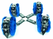 Черно-синяя крестообразная меховая фиксация для рук и ног - фото, цены