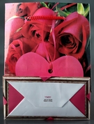 Подарочный пакет Love с розочками и сердечками - 15 х 12 см. - фото, цены