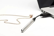 Стильный вибратор-кулон на золотистой цепочке Crave Vesper - фото, цены