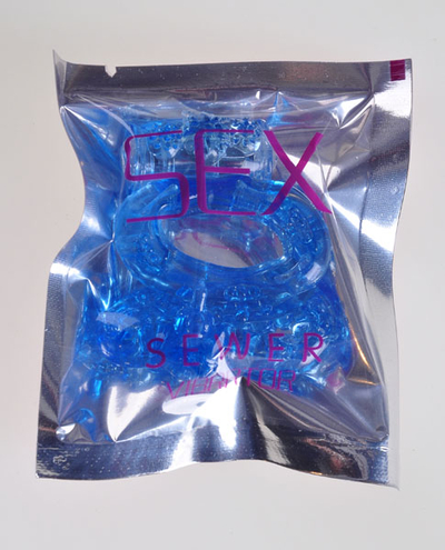 Голубое эрекционное виброкольцо с подхватом мошонки - фото, цены