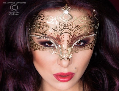 Фигурная золотистая маска Mysterious Mask - фото, цены