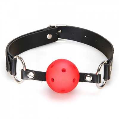 Красный кляп-шарик с отверстиями для дыхания и регулируемым ремешком - фото, цены