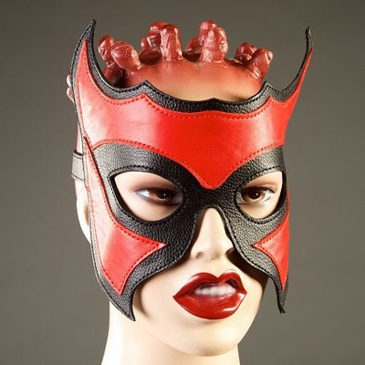 Кожаная маска-очки с красной вставкой - фото, цены