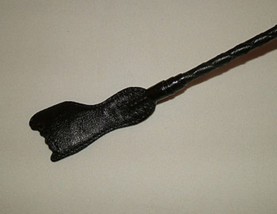 Чёрный стек с плетеной ручкой и наконечником-ступнёй - 70 см. - фото, цены