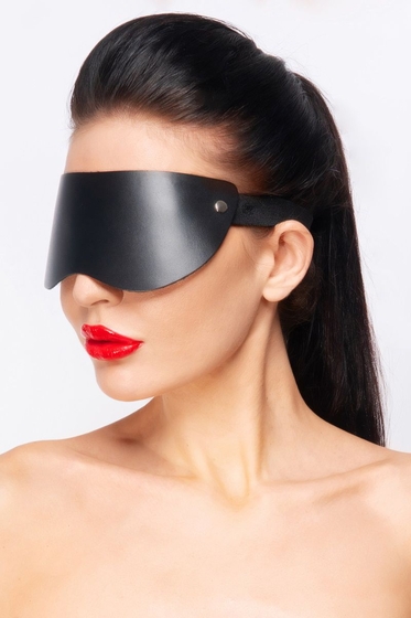 Черная кожаная маска без прорезей для глаз - фото, цены