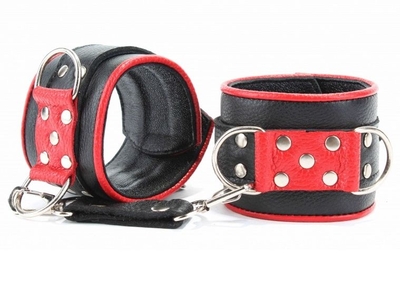 Широкие черные наручники с красным декором - фото, цены