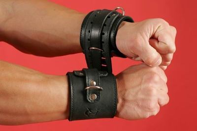Широкие наручники без пряжки - фото, цены