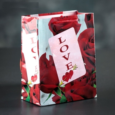 Подарочный пакет Love с розами - 15 х 12 см. - фото, цены