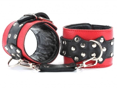 Красные наручники с чёрными проклёпанными ремешками с пряжкой - фото, цены