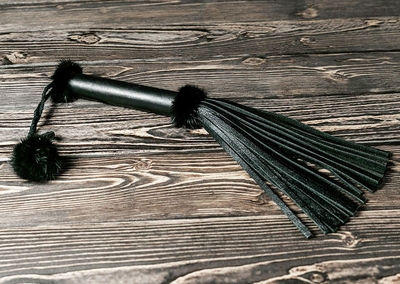 Черная мини-плеть с отделкой из меха норки - 36 см. - фото, цены