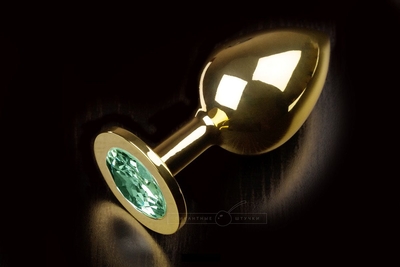 Большая золотая анальная пробка с закругленным кончиком и изумрудным кристаллом - 9 см. - фото, цены