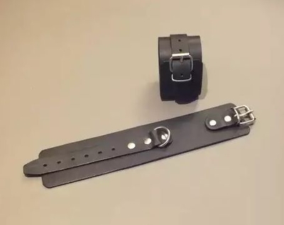 Широкие кожаные наручники универсального размера - фото, цены