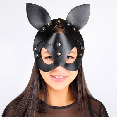 Черная маска с ушками и заклепками - фото, цены