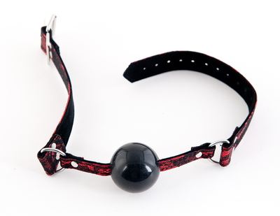 Чёрный кляп-шар с кружевным красным ремешком - фото, цены