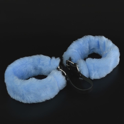 Черные кожаные оковы со съемной голубой опушкой - фото, цены