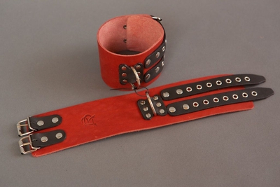 Широкие красно-черные наручники без подкладки - фото, цены