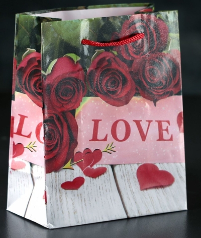 Маленький подарочный пакет Love - 15 х 12 см. - фото, цены