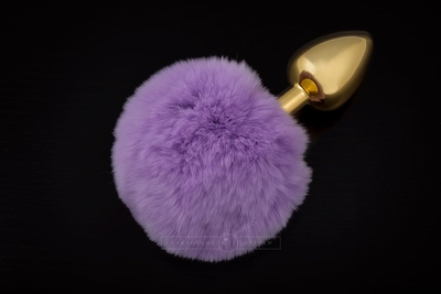 Маленькая золотистая пробка с пушистым фиолетовым хвостиком - фото, цены