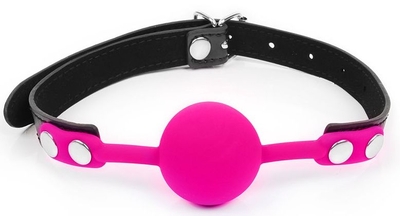 Розовый кляп-шарик с черным регулируемым ремешком - фото, цены