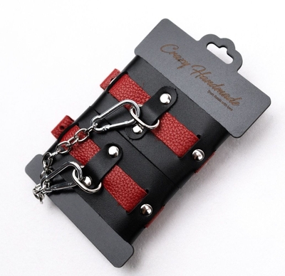 Черно-красные кожаные наручники на металлической сцепке - фото, цены