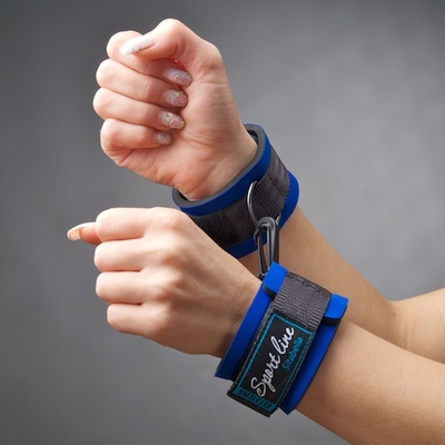 Стильные синие наручники из неопрена - фото, цены