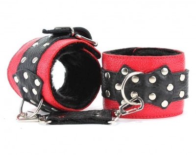 Красно-черные наручники c меховой подкладкой - фото, цены